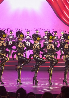 Revue & champagne au Mugler Follies